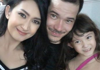Begini Cara Nafa Urbach Ajarkan Seks Sejak Dini Pada Mikhaela Lee, Lihat Langsung Videonya