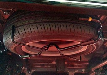 Ban Toyota Calya Kamu Bocor? Jangan Sampai Nggak Tahu Letak Ban Serepnya, Ladies