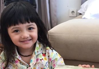 Lagi Keranjingan Selfie, Arsy Paksa 2 Orang Ini Foto Bareng