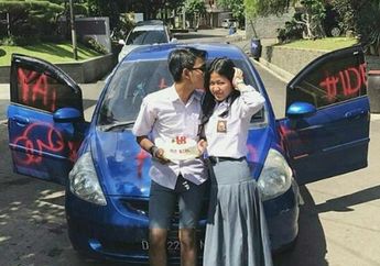  Beginikah Anak SMA Jaman Sekarang, Tanpa Malu Mengumbar Kemesraan? Jadi KZL Ngeliatnya