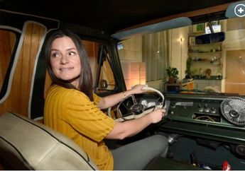 Wanita Ini Bangun Loteng Untuk Tinggal Bersama Mobil Kesayangannya 