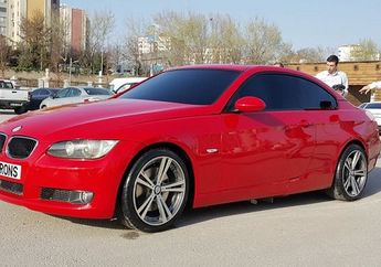 Gokil dan Bukan Adegan Film! Sedan BMW dimodifikasi Bisa Berubah Jadi Robot Transformer