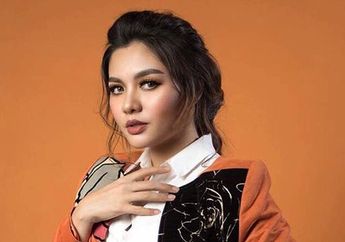 Lama Tak Terdengar, Intip yuk Fashion Simpel ala Penyanyi Seksi Vicky Shu, Bisa Kamu Tiru loh