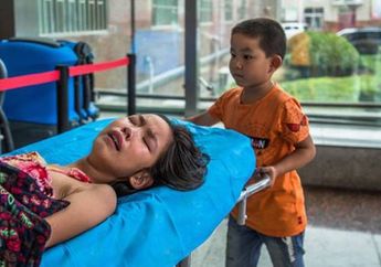 Merinding, Lihat yang Dilakukan Bocah Kecil Ini Saat Sang Kakak Sakit Ginjal!