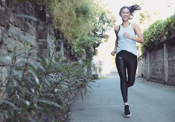 Mau Olahraga Tapi Hujan? 5 Gerakan Ini Bisa Kamu Lakukan di Dalam Rumah, Dijamin Tetap Berkeringat!