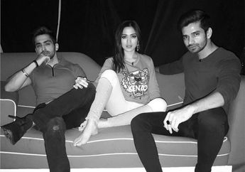 Diapit Dua Cowo India Ganteng, Netizen Salfok Pada Gaya Duduk Jessica Iskandar