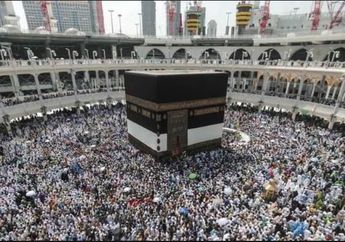 Jelang Puncak Haji Musim Ini, Berikut Lima Artis yang Berangkat Ke Tanah Suci