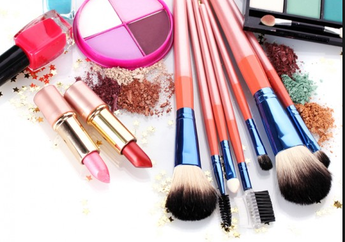 5 Kosmetik yang Wajib Ada di Makeup Kit Kamu, Sssttt.. Biar Gampang Touch&mdash;up Kalau Mau Diajak Kencan! 