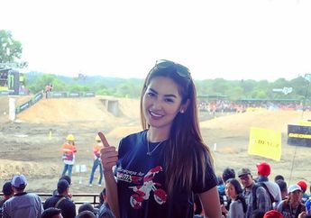 Maria Selena Foto Hanya Pakai Handuk, Netizen: Kok Ada yang Janggal Ya?