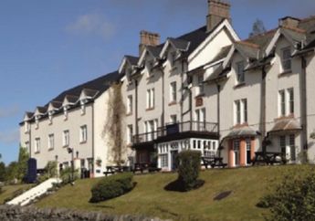 Sudah Kehilangan Urat Malu, Kakek Nenek Ini Telanjang Dan Mengamuk Di Hotel