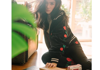 Lembaran Buku Single Terbaru Isyana Yang Menyayat Hati