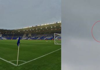 Saat Pertandingan Sepak Bola Akan Dimulai, Sejumlah Penonton Lihat Penampakan Misterius Tepat di Atas Lapangan, Lihat Videonya
