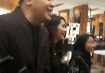 Mendandak Bisa Hadiri Resepsi Raisa & Hamish Daud, Tulus Datang Bawa Gandengan