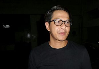 Rahasia Delon Biar Tetap Romantis Bareng Istri, Ternyata &ldquo;Rapet&rdquo;