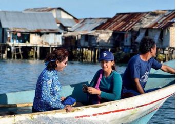 Cantiknya Fika Fawzia, Wanita Cantik yang Selalu Mendampingi Ibu Menteri Susi Pudjiastuti
