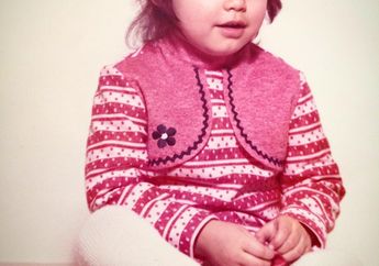 Siapa Menduga, Bocah Ini Gedenya Sukses Jadi Model, Penyanyi dan Pacar Vokalis Ganteng Berikut Ini!