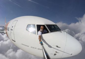 Nekat! Pilot Ini Rupanya Hobi Selfie di Kokpit Pesawat, Akibatnya Begini!