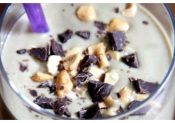 Smoothie Lezat Ini Ternyata Ampuh Kurangi Gejala PMS loh! Gampang Banget, Bisa Bikin Sendiri di Rumah