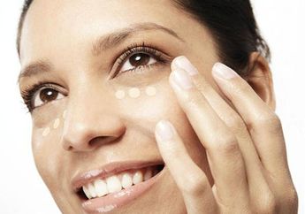 Ingin Menghilangkan Noda Jerawat yang Membandel? Ini Rekomendasi Concealer Untuk Menutupinya