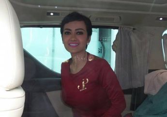 Foto-Foto Julia Perez yang Dijenguk Oleh Sahabat-Sahabatnya 