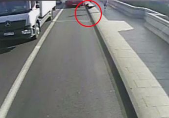 Video Detik-detik Pria Menabrak Wanita hingga Terpental dan Siap Disambar Bus, Ngeri!