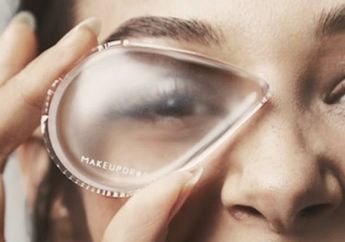 Sebelum Tidur, Lakukan Perawatan Ini dengan Sponge Silikon Makeupmu! Dijamin Mata Panda Bakal Hilang