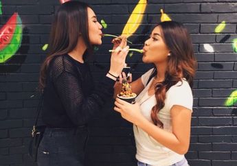 Dikenal Sahabatan, Inilah Perbedaan Gaya Makeup Aurel Hermansyah dan Aaliyah Massaid