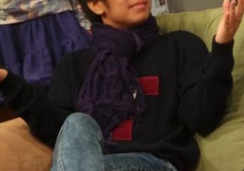 Misterius, Seorang Pria Paruh Baya dengan Sapu Lidi Mendadak Muncul di Makam Olga Syahputra, Dalam Hitungan Detik Ia Menghilang