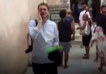 Mouaz Al Nass, Turis Suriah Ganteng Ini Adzan Sangat Merdu Saat Liburan di Spanyol