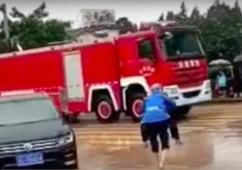 Bikin Baper! Apa Yang Dilakukan Kakek Ini Suami Idaman Banget