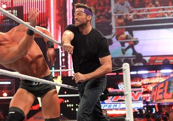 Hugh Jackman Tampil di Ajang Gulat WWE