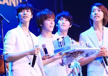 Para Member CNBlue Kasih Kejutan Manis Ini Buat Sang Maknae, Kompak deh!