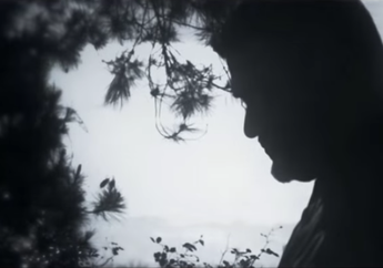 Saudara Jauh Mike Mohede Pernah Mengunjungi Makam Tanah Kusir, Ini yang Dilakukannya!