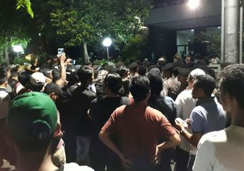 Hashtag #DaruratDemokrasi Viral Setelah Kantor YLBHI Dikepung Ternyata Begini Penyebabnya