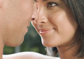 Nikmatnya Berciuman 15 Menit: Hormon Stres Minggat, Air Liur Usir Bakteri dan Virus. Tapi, Jangan Asal Ciuman, Ya!