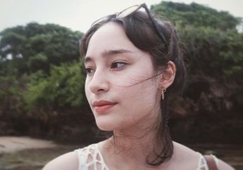 Ini Dia 3 Jenis Penutup Kepala yang Dikenakan Tatjana Saphira Saat Liburan Ke Eropa, Bisa Kamu Tiru Loh Millennials!