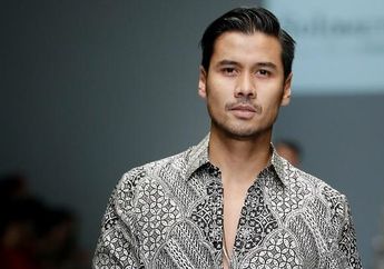 Syuting di Paris, Chicco Jerikho Kunjungi Makam Musisi Legendaris, Jim Morrison