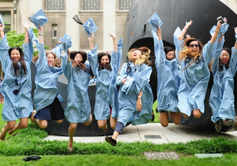 Otak Encer, Inilah 3 Selebriti Wanita Indonesia yang Lolos Masuk Kuliah Satu Kampus Dengan Mantan Presiden Amerika Serikat