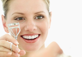 Nggak Usah Extension, Bulu Mata Kamu Bisa Lebih Tebal dan Panjang Hanya dengan Lakukan Ini