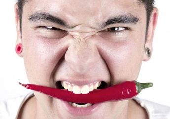 Doyan Makan Cabai Bisa Dongkrak Kejantanan Pasangan di Ranjang, Benarkah Enggak Sih?