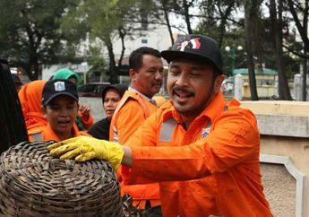 Giring Nidji Diduga Terlibat Money Politic, Bagi-bagi Sembako Pakai Baju Kotak-Kotak
