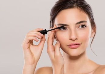 Duh, Ternyata Masih Banyak yang Salah Menggunakan Maskara! Inilah Cara yang Benar Menggunakannya