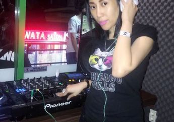 Dewi Sanca Pamer Perhiasan Bertatahkan Berlian, Silau Banget! Asli Bukan Ya?