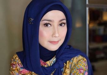 Intip Penampilan Terbaru Desy Ratnasari yang Makin Nyentrik dengan Kacamata Keren