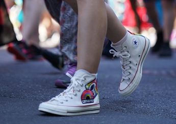 Sepatu Kanvas Putihmu Kotor dan Ternoda? Yuk Ikuti Cara Ini Agar Fashion Item Favoritmu Itu Kembali Cling!