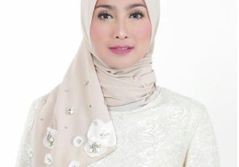 Dijamin Nggak Telat Datang Pengajian, yuk Coba Gaya Hijab Simpel Desy Ratnasari