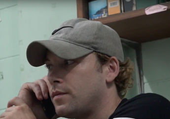 Ngeri! Siapa Sangka Guru Bahasa Inggris Ganteng dari Amerika Serikat Ini Sebenarnya Adalah