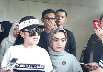 Ngaku Tak Kenal Baik Anniesa Hasibuan, Foto Bareng Ini Bikin Syahrini Dibilang Nggak Jujur!