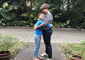 Disunat pun Anak Indy Barends Tetap Ceria Seperti Ibunya, Berani Banget Ya!