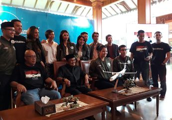 Nadine Chandrawinata Akan Bantu BJ Habibie Untuk Buat Pesawat R80